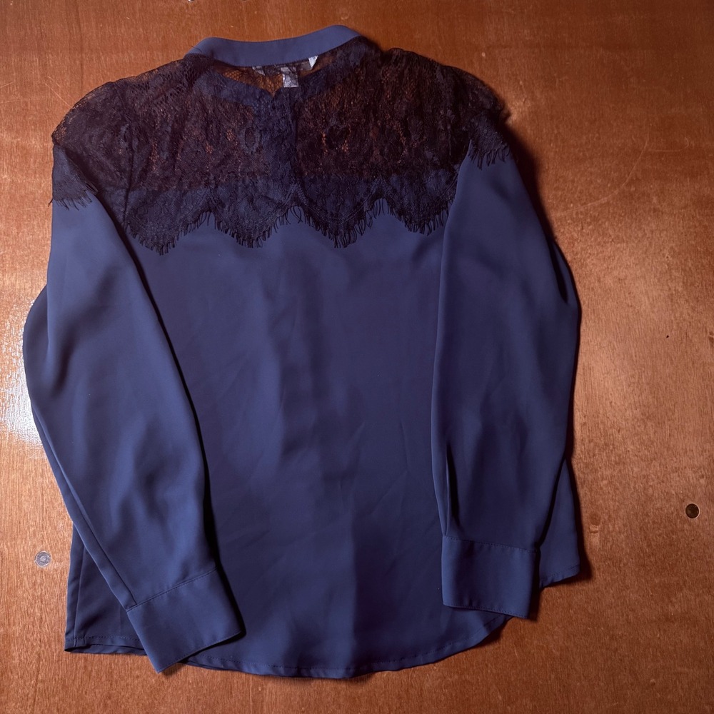 LC Lauren Conrad Blouse S Navy Eyelash Lace Yoke Victorian Romantic Button Up - Picture 7 of 7